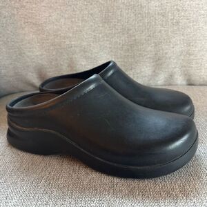 Klogs Footwear Dusty Women's Shoes in Black Slip Resistant Size 7